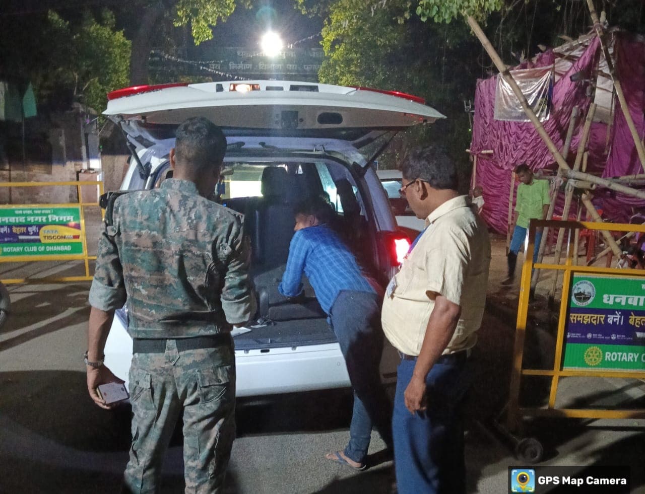 चिरकुंडा में दो वाहनों से 1.15 लाख रुपये जब्त