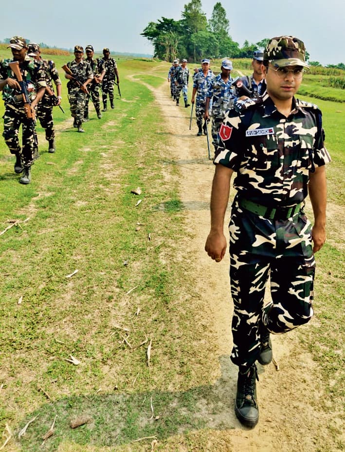 एसएसबी व एपीएफ जवानों ने की संयुक्त गश्त