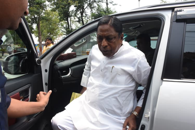 आलमगीर की गिरफ्तारी : 10 हजार की कमीशनखोरी से शुरू हुई जांच 40 करोड़ की बरामदगी तक पहुंची