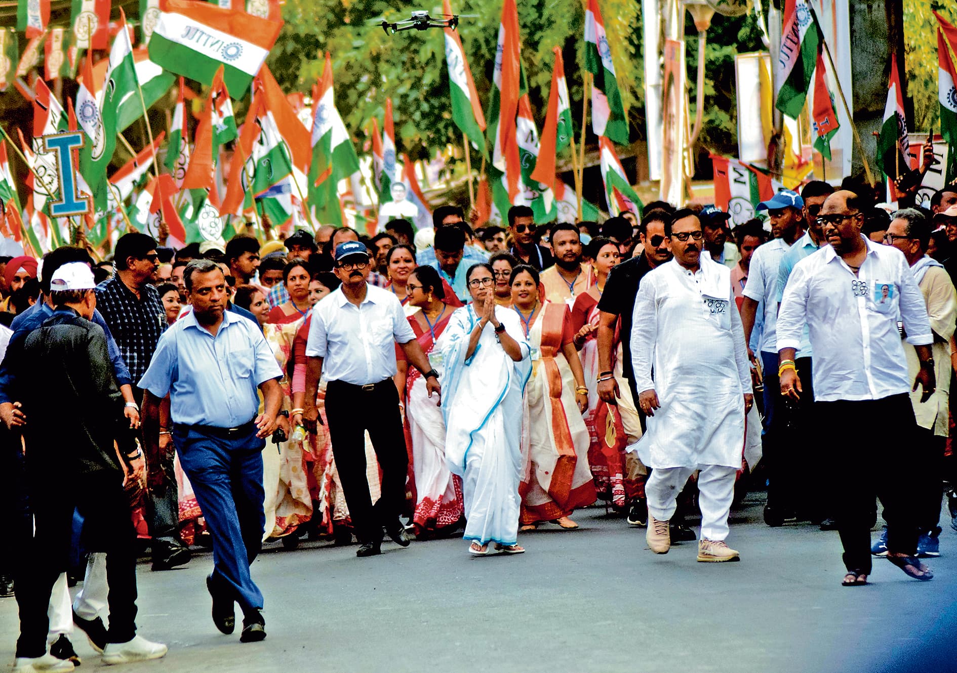 हावड़ा में सीएम ने किया रोड शो, जगह-जगह हुआ स्वागत