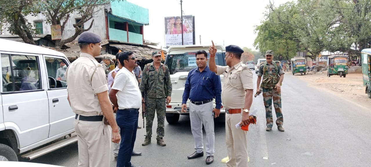 चुनाव : व्यय प्रेक्षक ने महेशखाला चेकपोस्ट का किया निरीक्षण