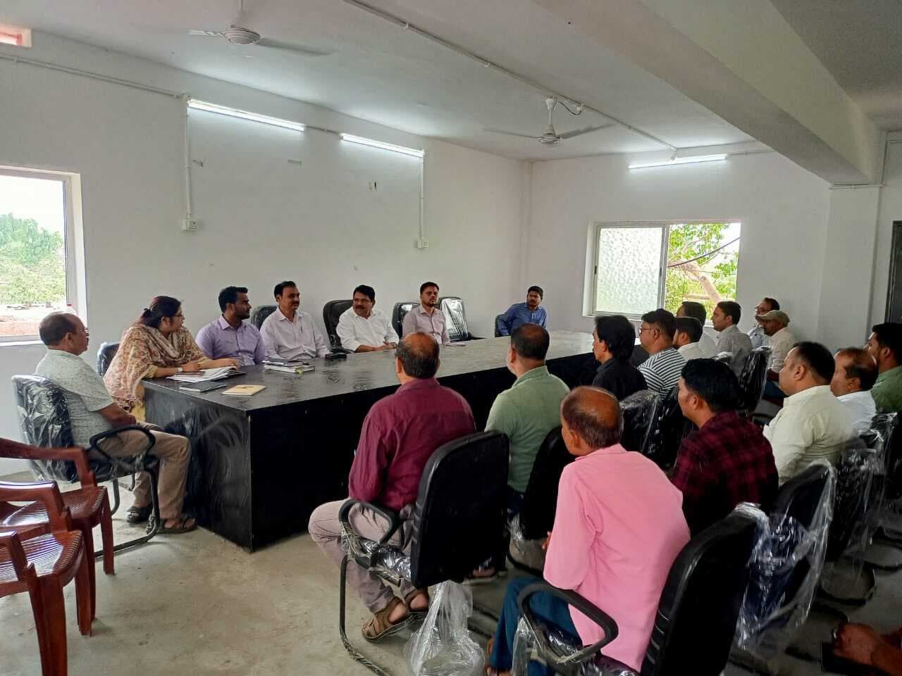 शहर के सभी भवनों में वाटर हार्वेस्टिंग की व्यवस्था करें : नगर आयुक्त