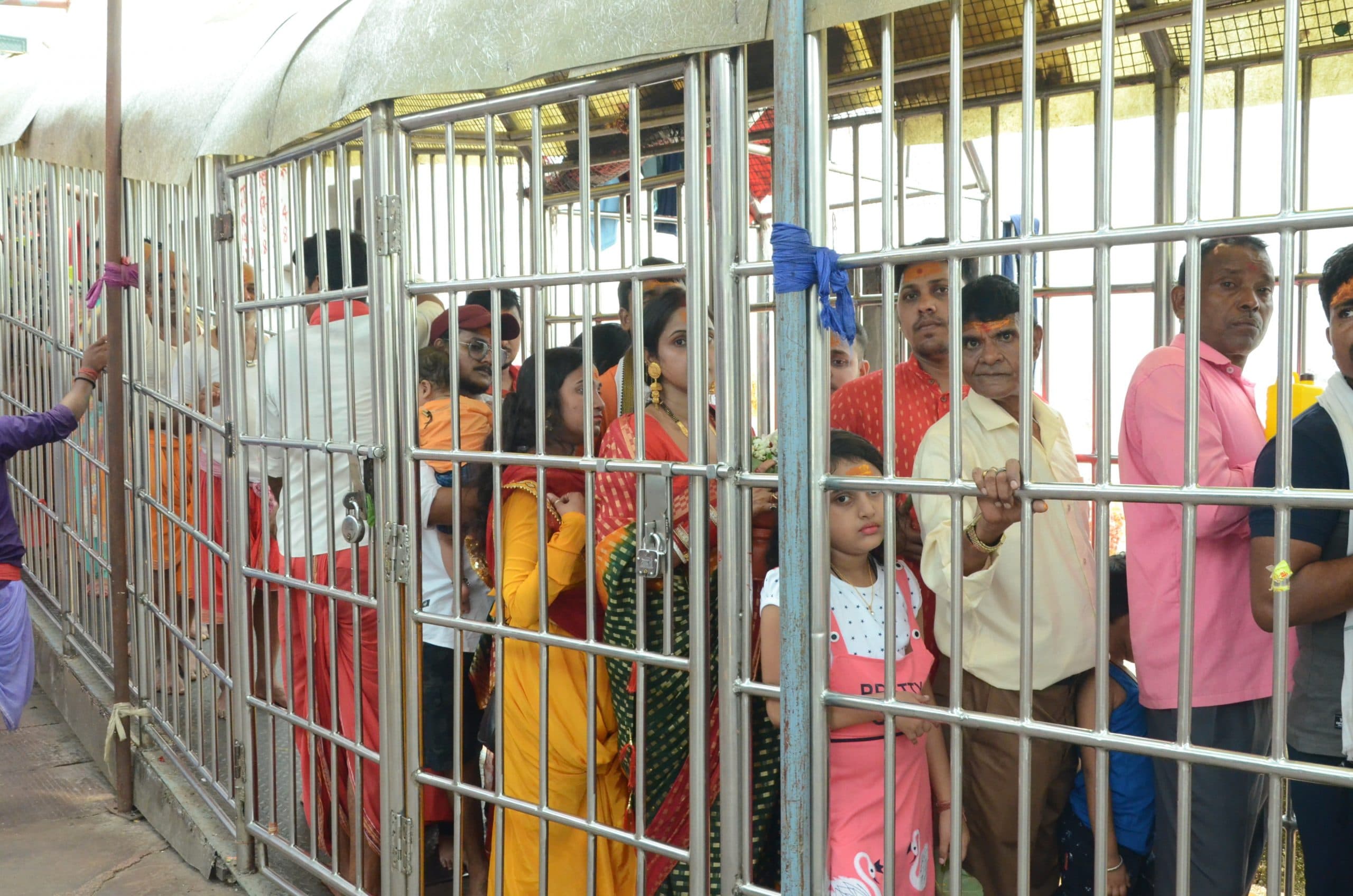 सीता नवमी पर राम मंदिर में उमड़े श्रद्धालु