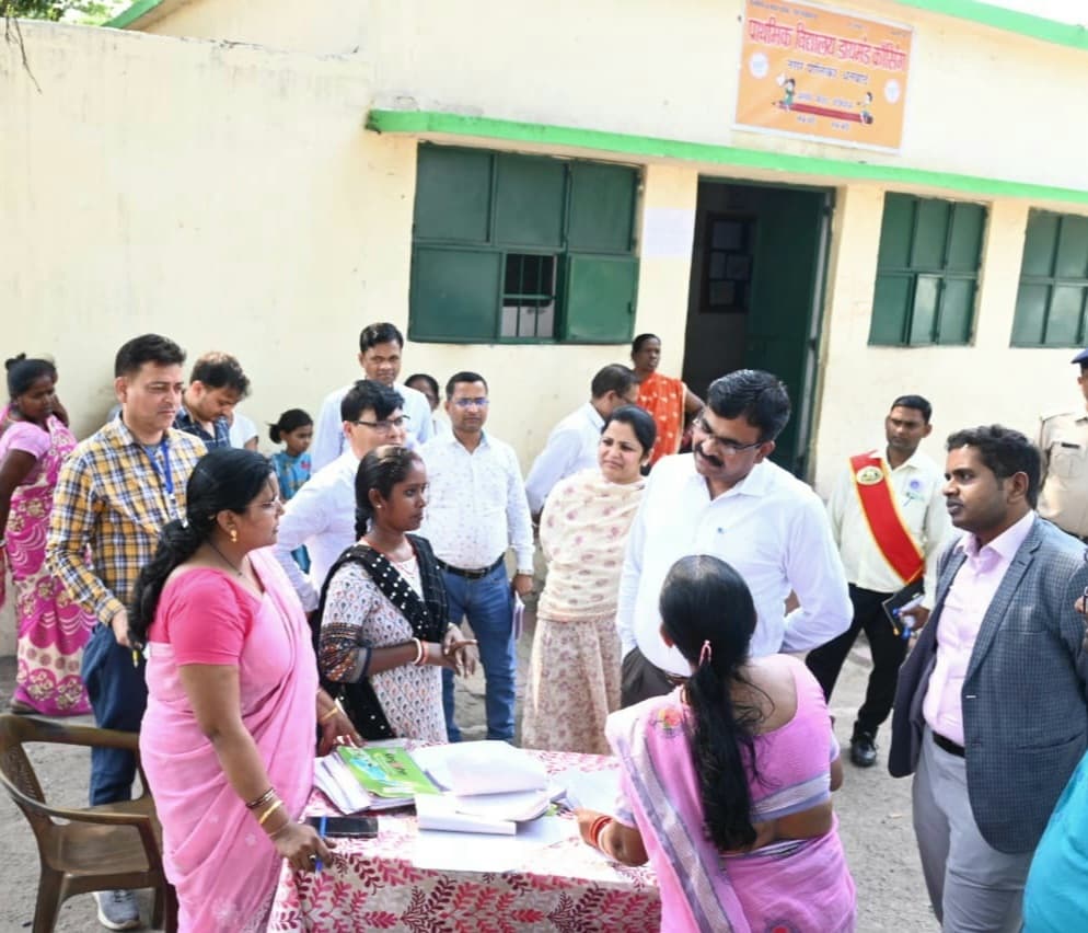 निर्वाचन कार्य में लापरवाही बरतने पर होगी कड़ी कार्रवाई : के रवि कुमार