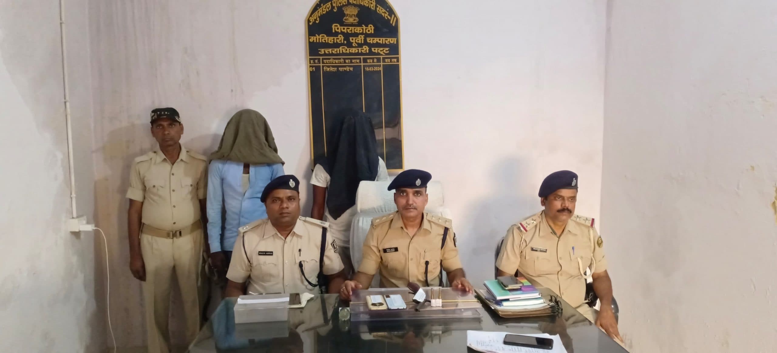 हथियार के साथ दो अपराधी गिरफ्तार, लूट की योजना विफल