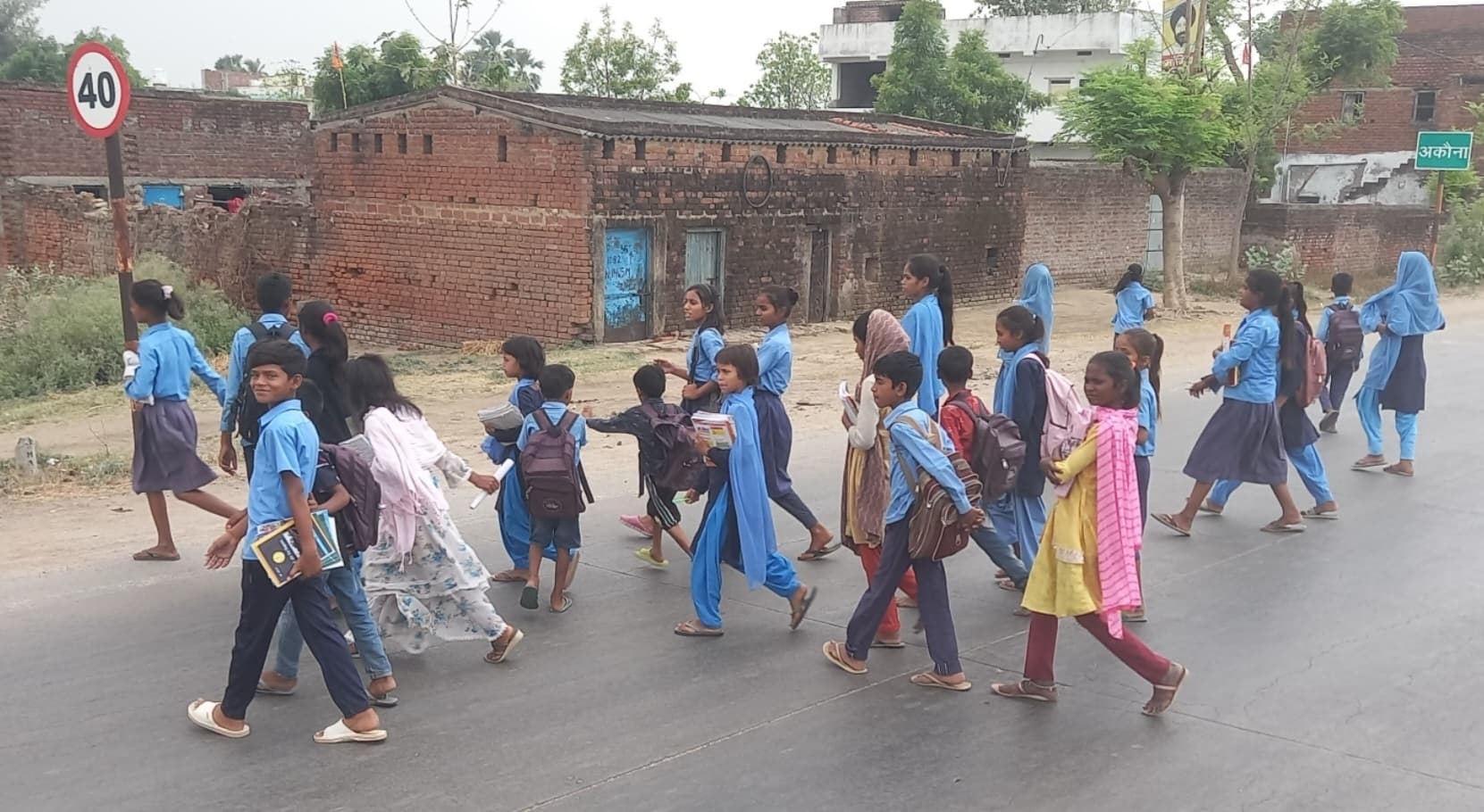 स्कूलों में लौटी रौनक, सुबह छह बजे से पहले ही पहुंच गये शिक्षक