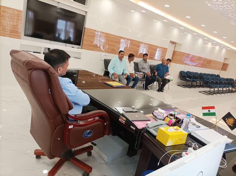 फर्टिलिटी रेट को कम करने के लिए करें प्रचार-प्रसार: डीएम