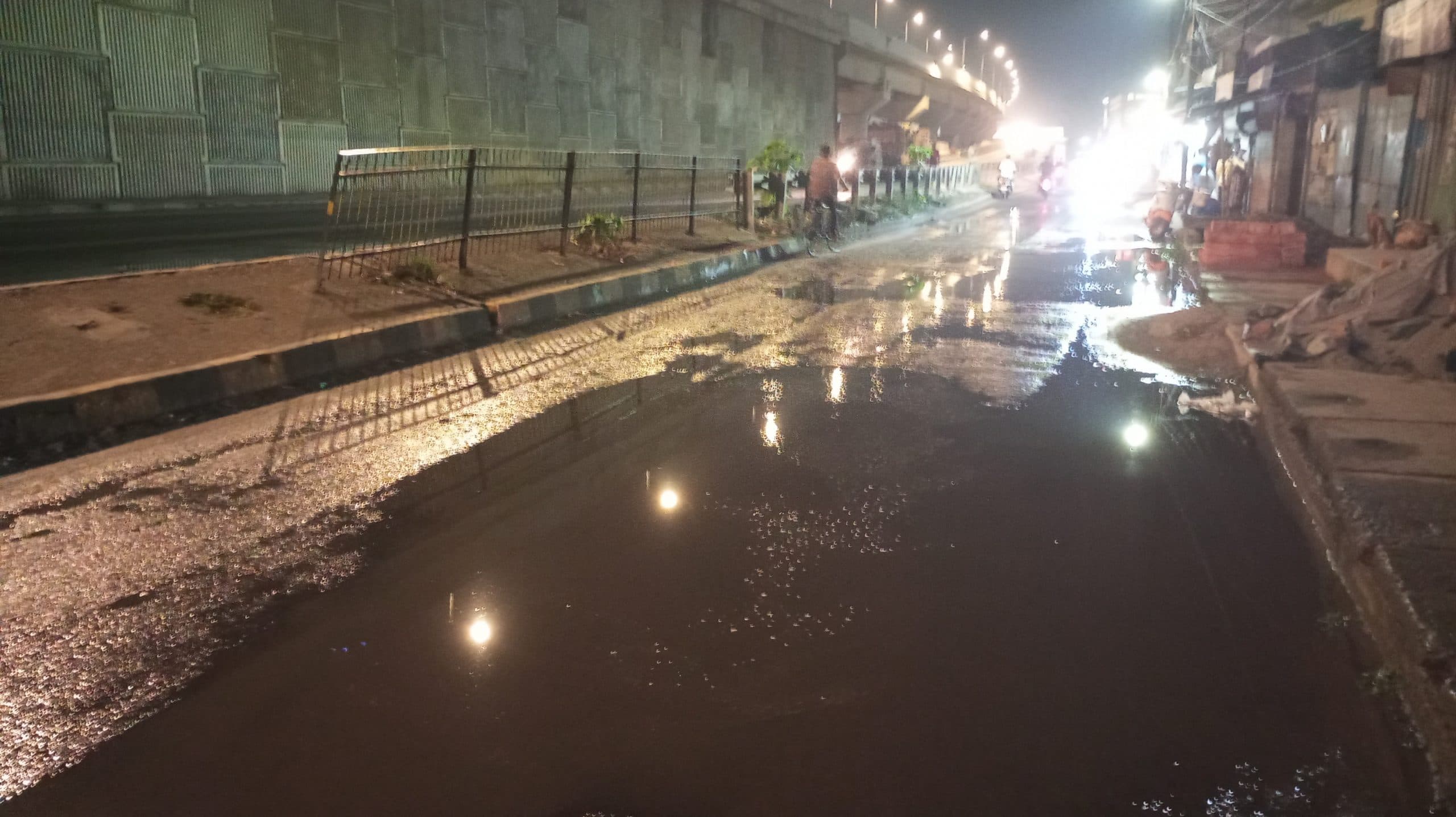 हवा के साथ बारिश ने गर्मी से दिलायी राहत