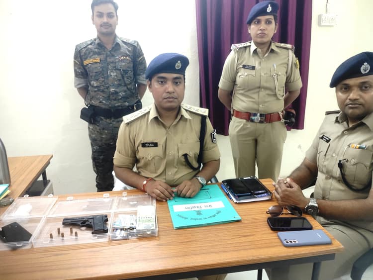 पिस्टल व पांच कारतूस के साथ बदमाश गिरफ्तार