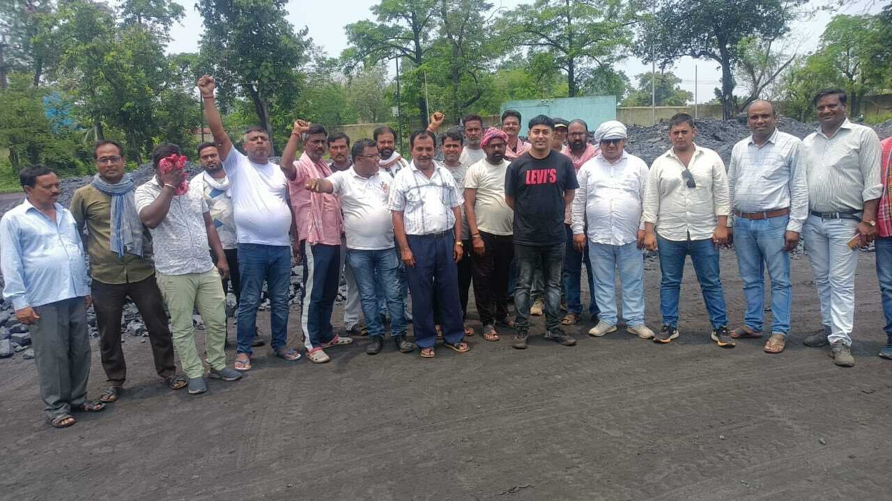कोल ट्रेडर्स एसोसिएशन का आंदोलन जारी, तीसरे दिन कोयला लोडिंग ठप