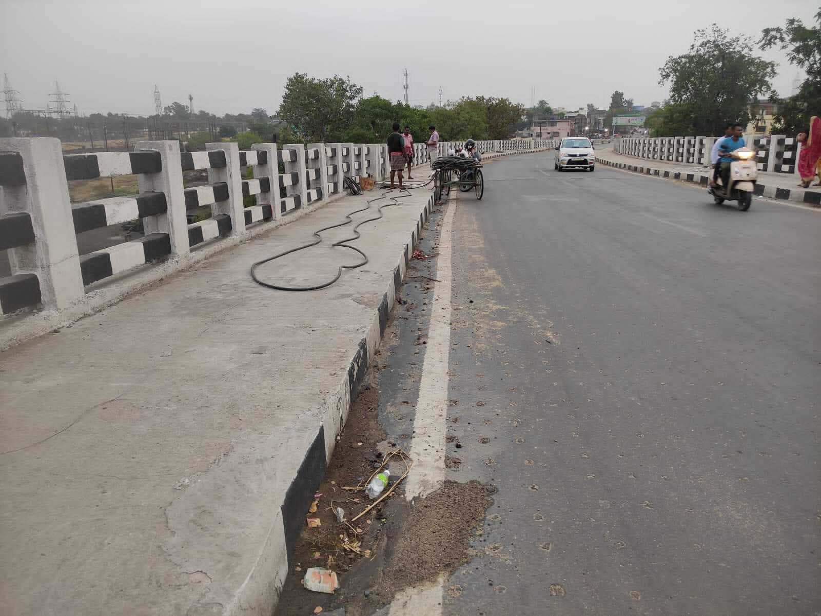 कुमारधुबी ओवरब्रिज में लैंप पोस्ट नहीं, शाम होते ही असामाजिक तत्वों का बन जाता है अड्डा