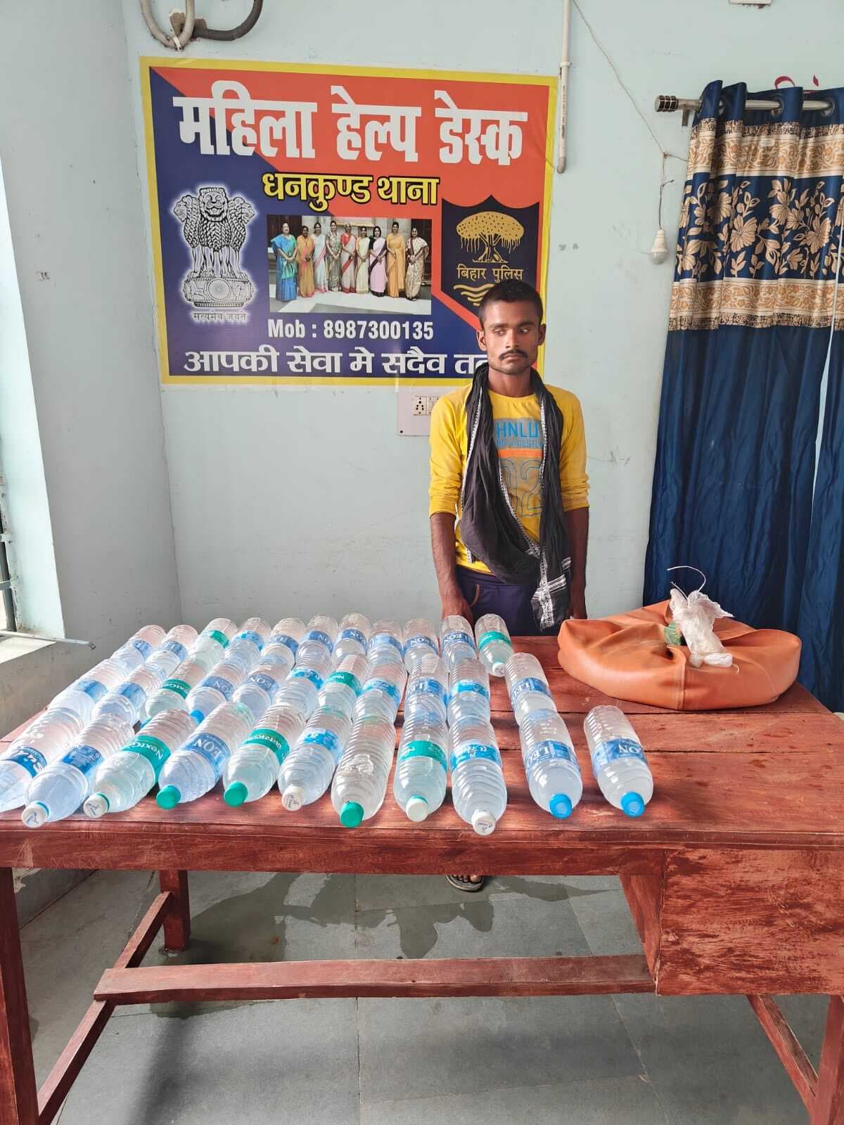 48 लीटर शराब के साथ तस्कर गिरफ्तार