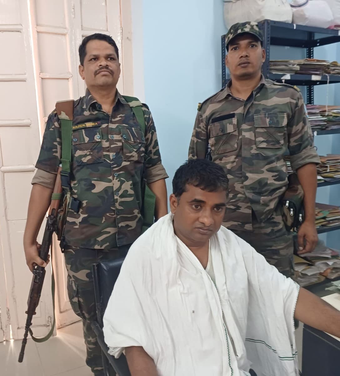 शिक्षक से घूस ले रहे बीपीओ को एसीबी ने किया गिरफ्तार शिक्षक से घूस ले रहे बीपीओ को एसीबी ने किया गिरफ्तार