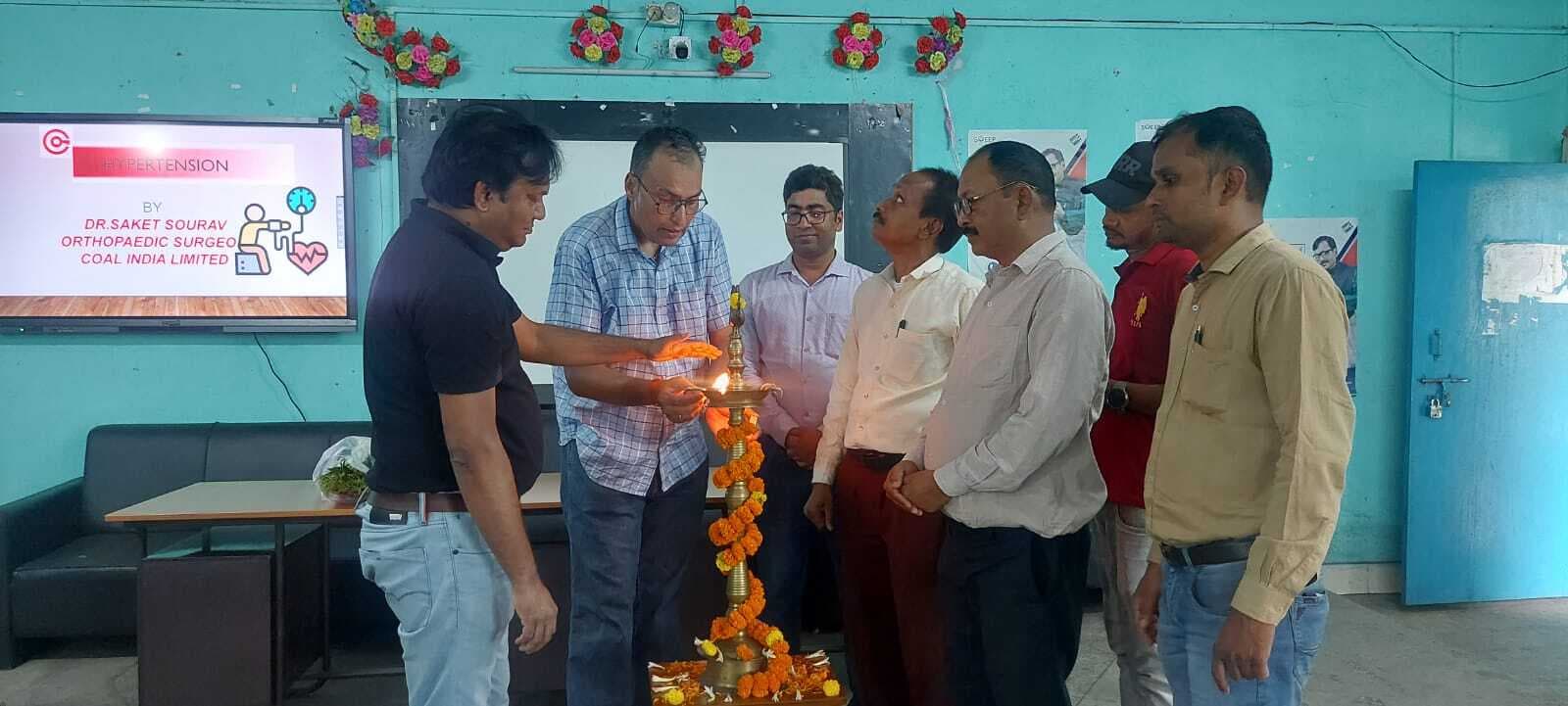 जागरूकता से ही उच्च रक्तचाप से सुरक्षा संभव : डॉ साकेत