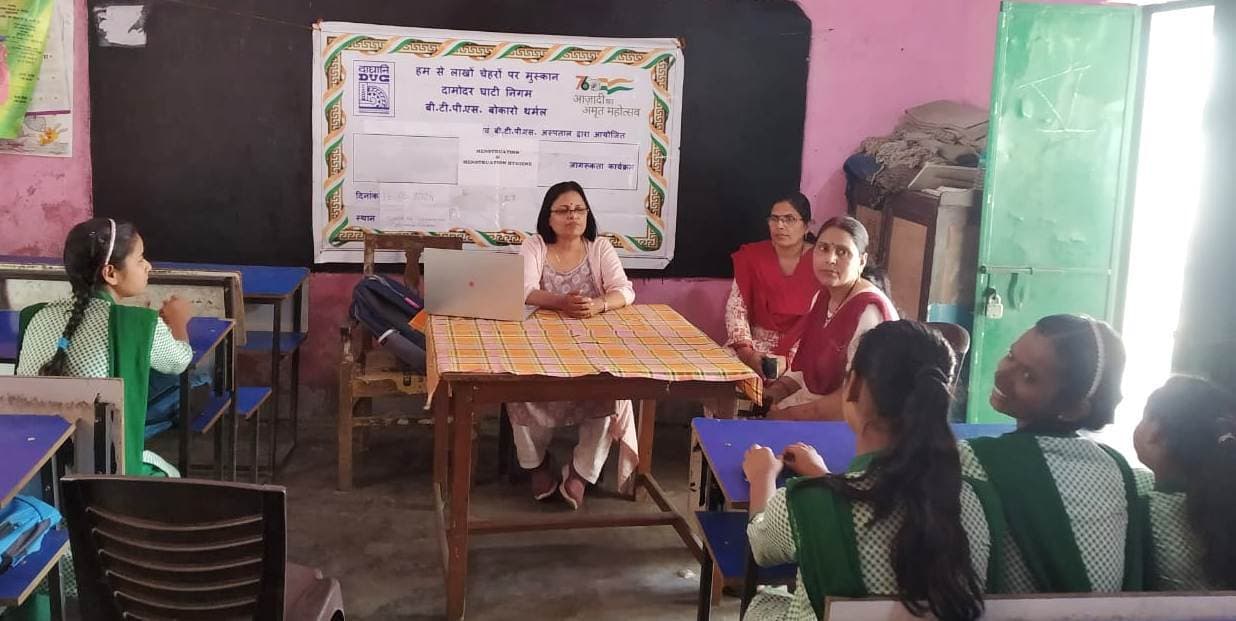 स्कूली छात्राओं को दिये गये स्वस्थ रहने के टिप्स