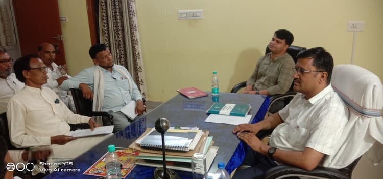 राजनीतिक दल शांतिपूर्ण और निष्पक्ष मतदान में दें सहयोग : बीडीओ