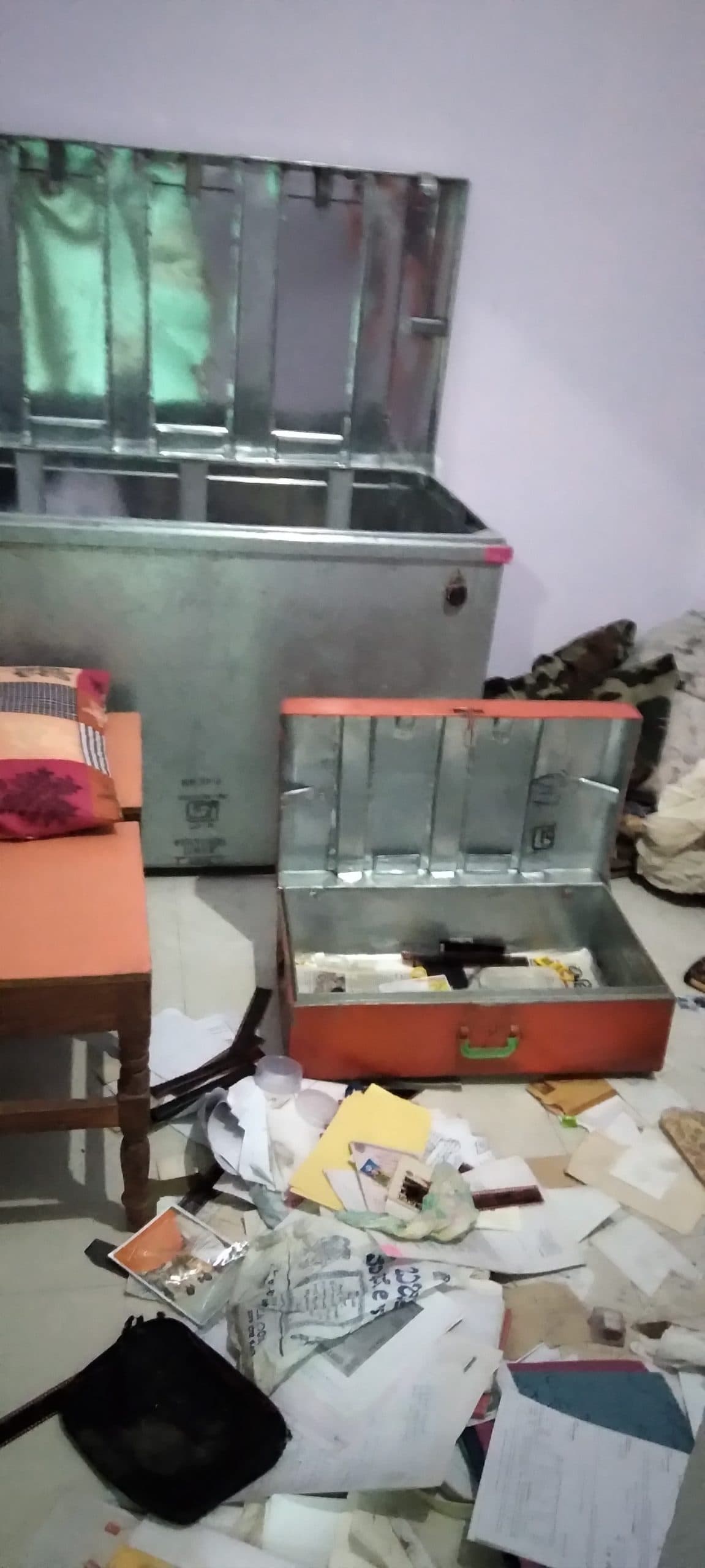 एक ही रात दो घरों में ताला काट चोरी, लाखों के आभूषण समेत रुपये ले भागे