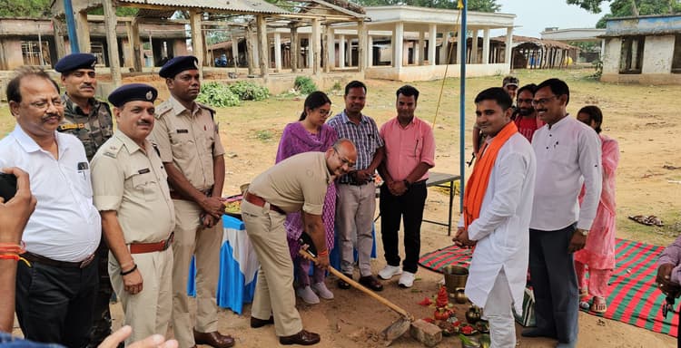 नये भवन के निर्माण को लेकर किया भूमि पूजन