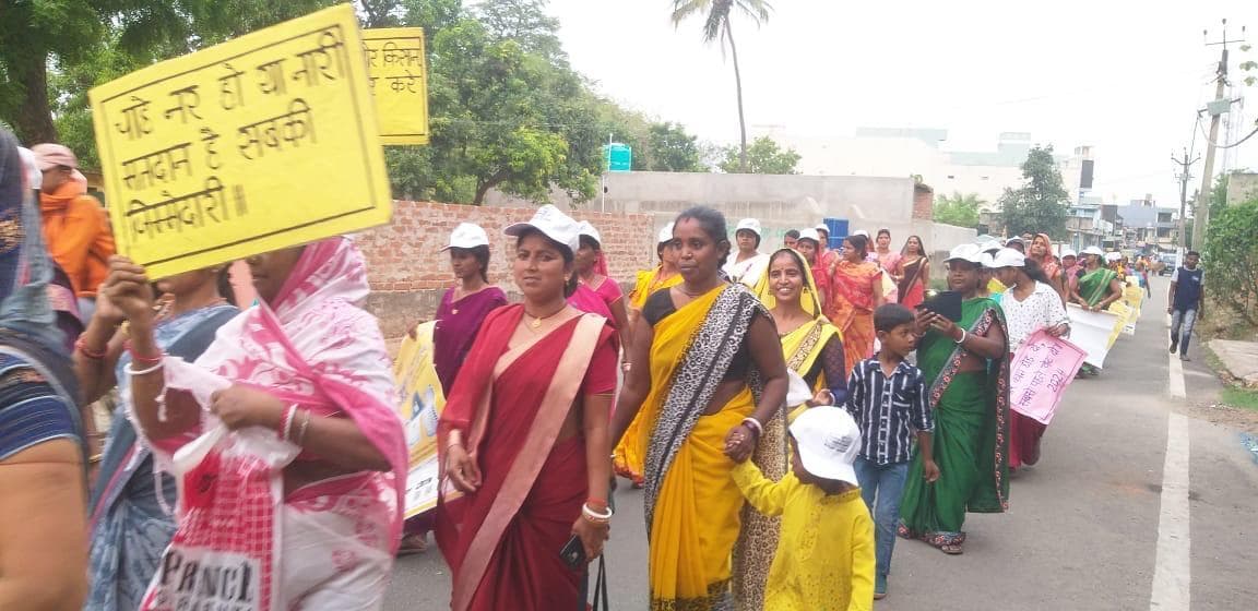 छोड़ो सारे अपने काम पहले चलो करें मतदान