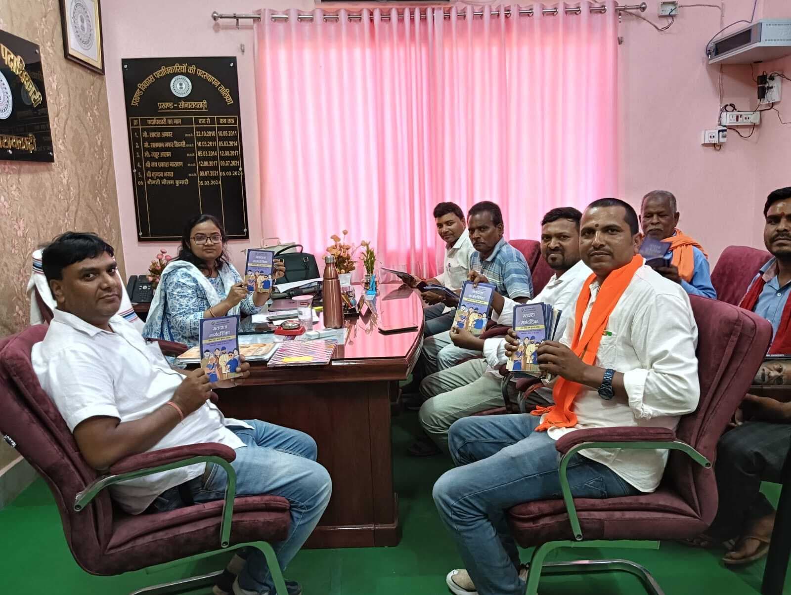 शांतिपूर्ण रूप से मतदान कराने के लिए राजनीतिक दलों के प्रतिनिधियों के साथ की मंत्रणा