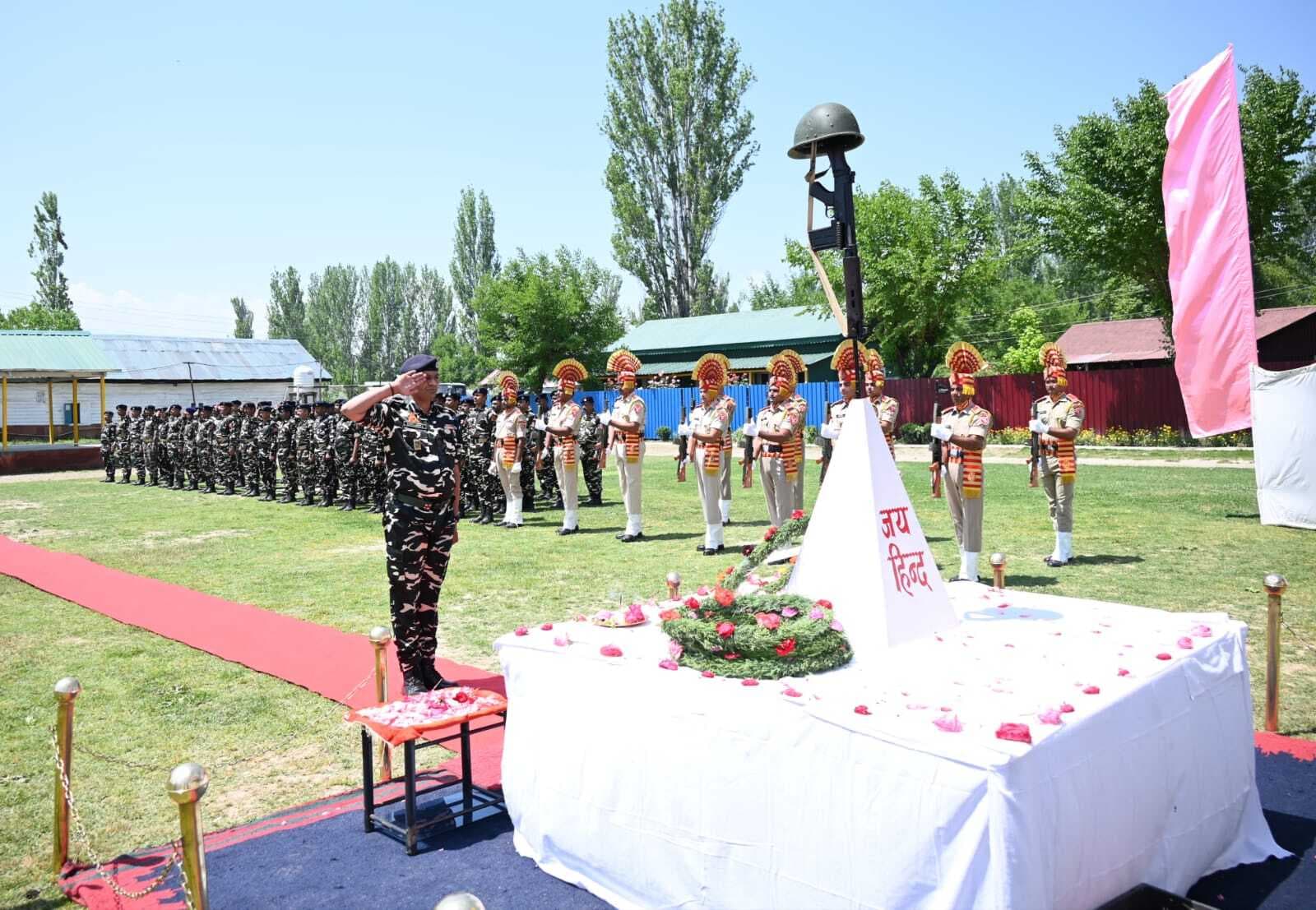 एस एस बी10वीं वाहिनी के अधिकारियों व जवानों ने रोहिणी चंद्रराय को दी श्रद्धांजलि