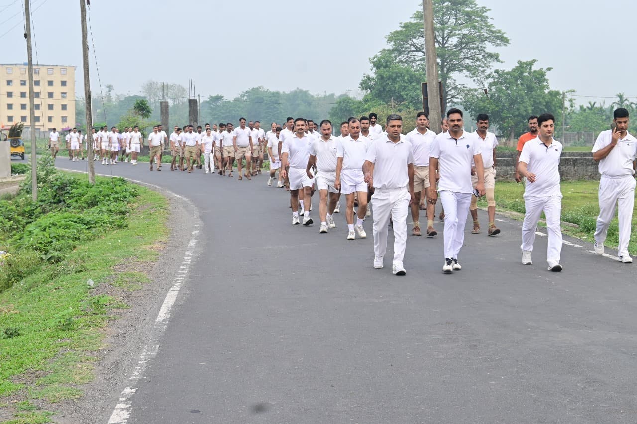 मॉर्निंग वॉक कर लोगों को स्वस्थ रहने का दिया संदेश