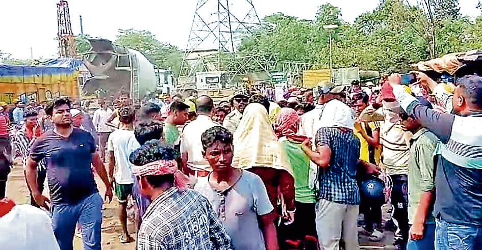 लोहा फैक्टरी में दीवार ढहने से दो श्रमिकों की मौत,हुआ हंगामा