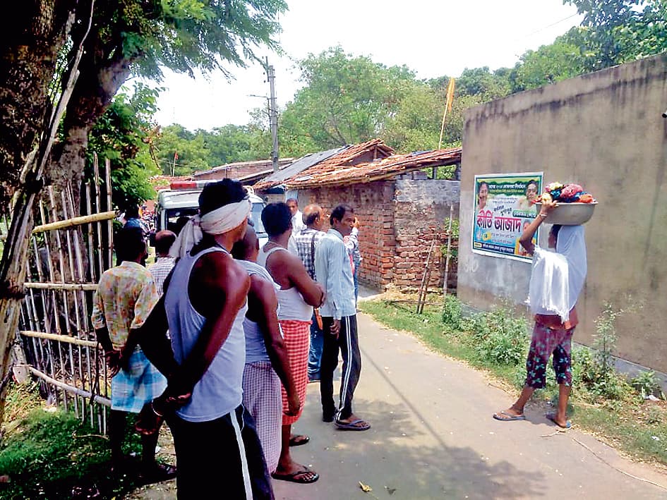 दुर्गा पुर में मुख्यमंत्री का पोस्टर विकृत,तनाव