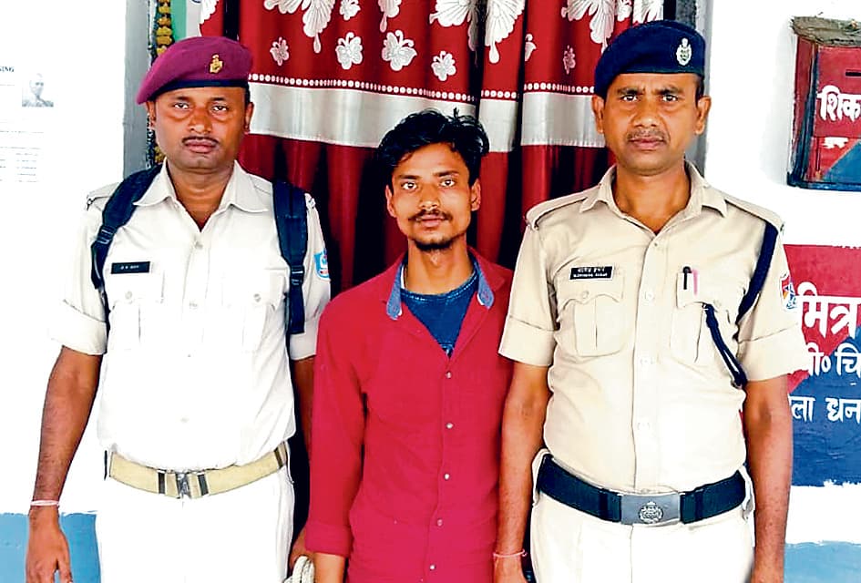 चोरी के दो मोबाइल और नगदी के साथ आरपीएफ ने एक को पकड़ा