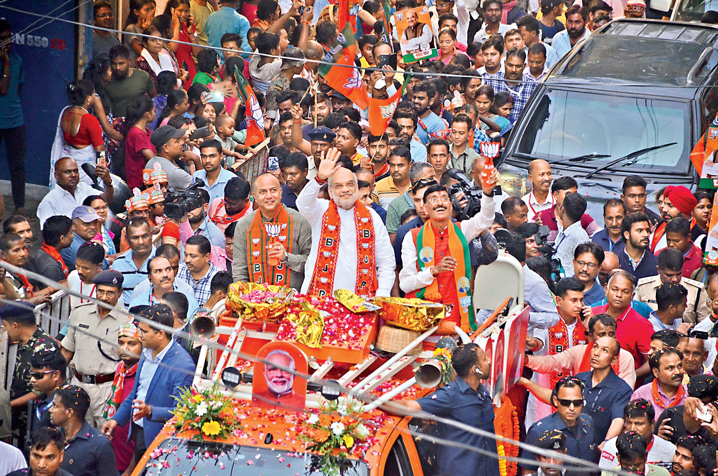 अमित शाह के रोड शो में उमड़ा जन सैलाब,गूंजा जय श्रीराम