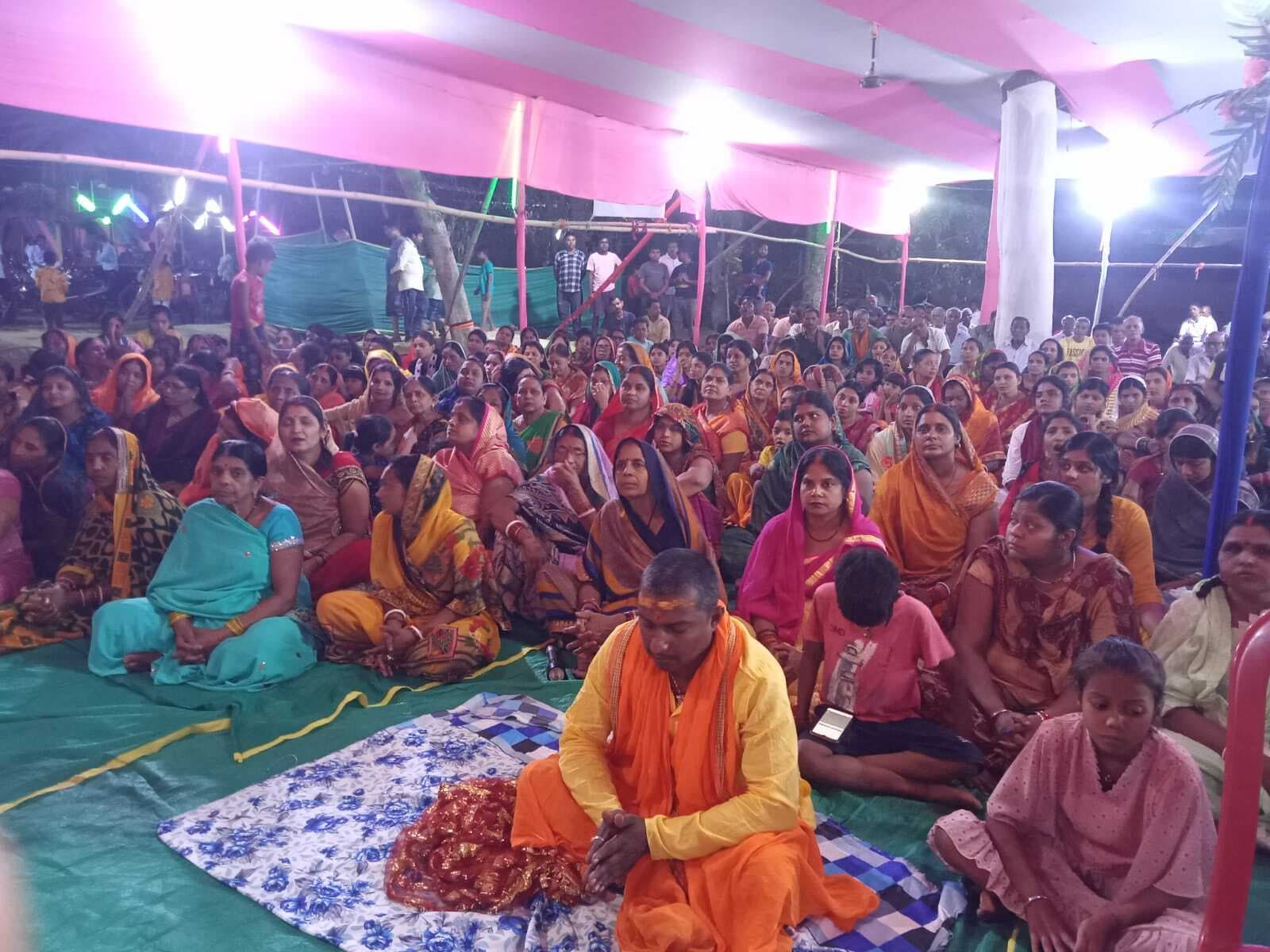 ‘नंद के घर आनंद भयो,जय कन्हैया लाल की’भजन पर झूमते रहे श्रद्धालु