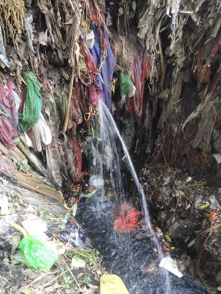 पाइपलाइन में लीकेज से चिरकुंडा में गहराया जल संकट