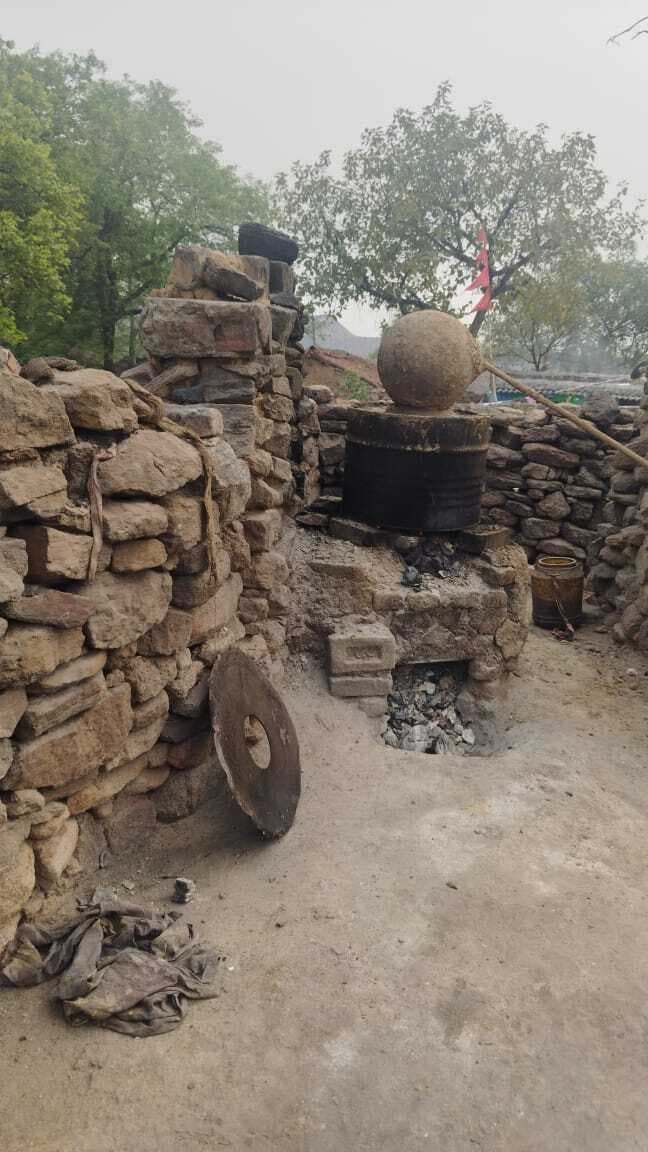 झरिया सहना पहाड़ी में छापेमारी, 1200 केजी जावा महुआ व 150 लीटर शराब जब्त