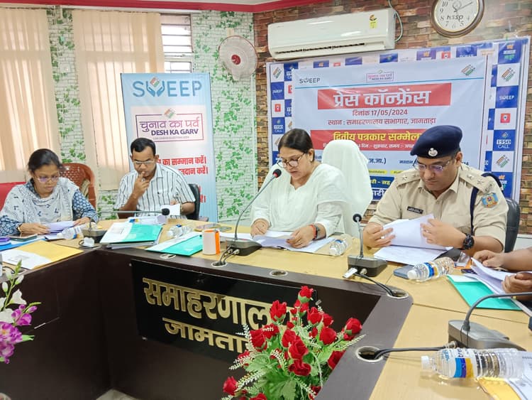 जिले में कुल 698 पोलिंगबूथों पर 2792 कर्मी करायेंगे मतदान:डीसी