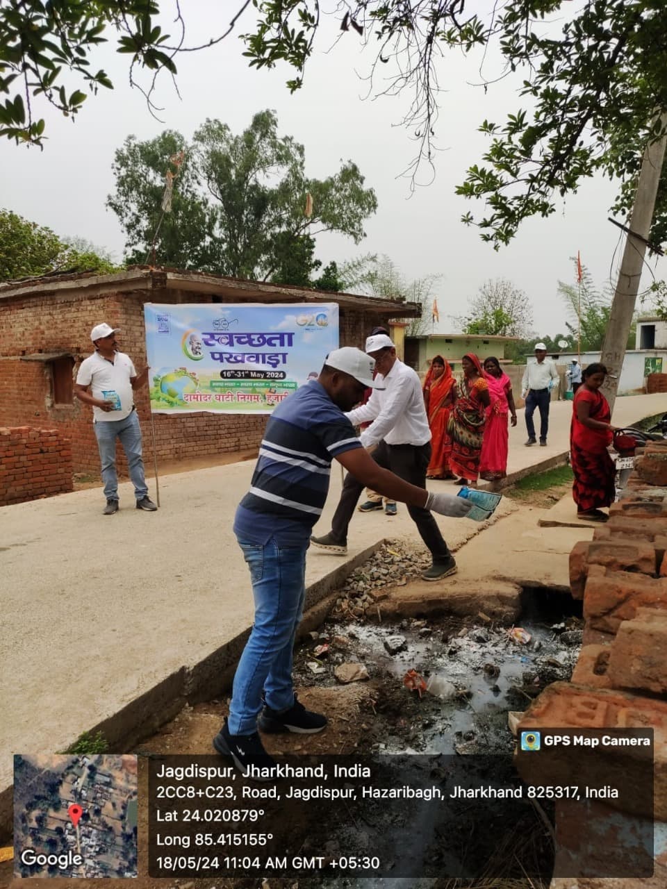 डीवीसी के कर्मियों ने टोलियां बनाकर की साफ-सफाई