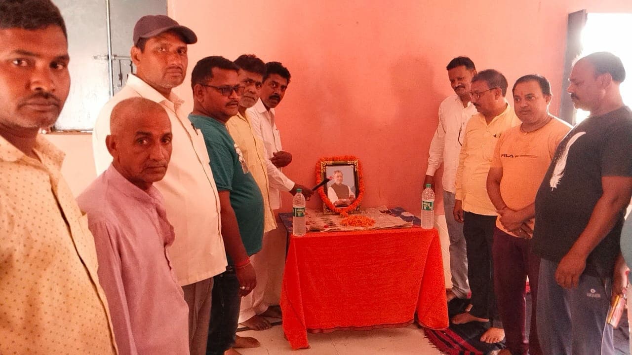 पूर्व डिप्टी सीएम सुशील मोदी को दी गयी श्रद्धांजलि