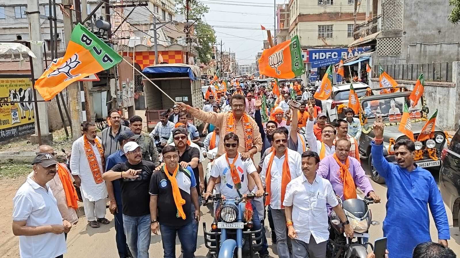 चुनाव प्रचार के अंतिम दिन एनडीए और इंडिया गठबंधन का रोड शो