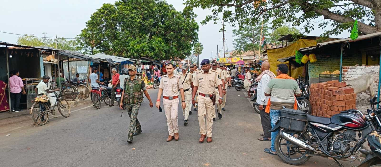 शांतिपूर्ण मतदान को लेकर कटकमसांडी में फ्लैग मार्च