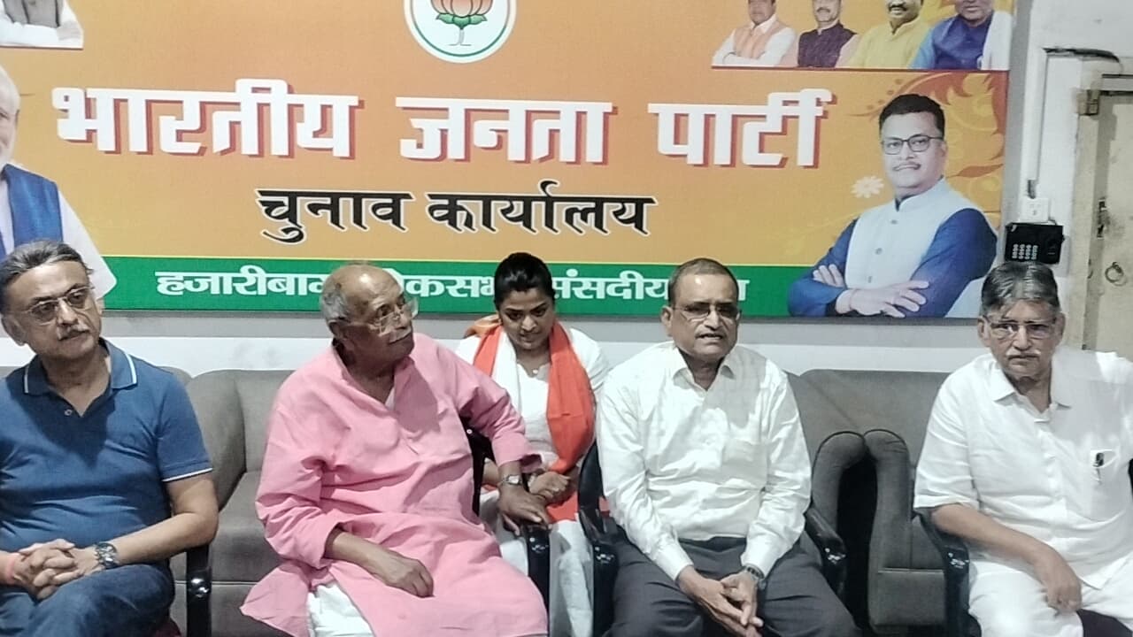 प्रधानमंत्री नरेंद्र मोदी के हाथ में देश सुरक्षित : पद्मश्री अशोक