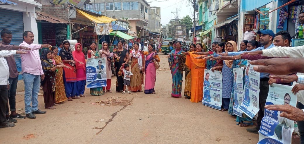 शृंखला बनाकर लोगों को मतदान के लिए किया जागरूक