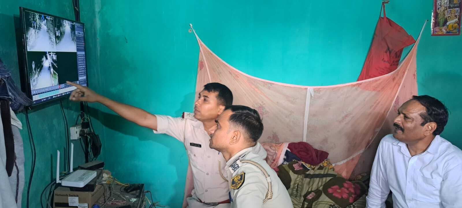 फूल तोड़ने निकली वृद्ध महिला से सोने के चेन की छिनतई