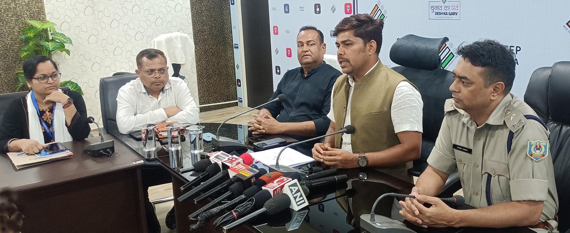 1899 बूथों में 16,89,926 मतदाता करेंगे मतदान: डीसी