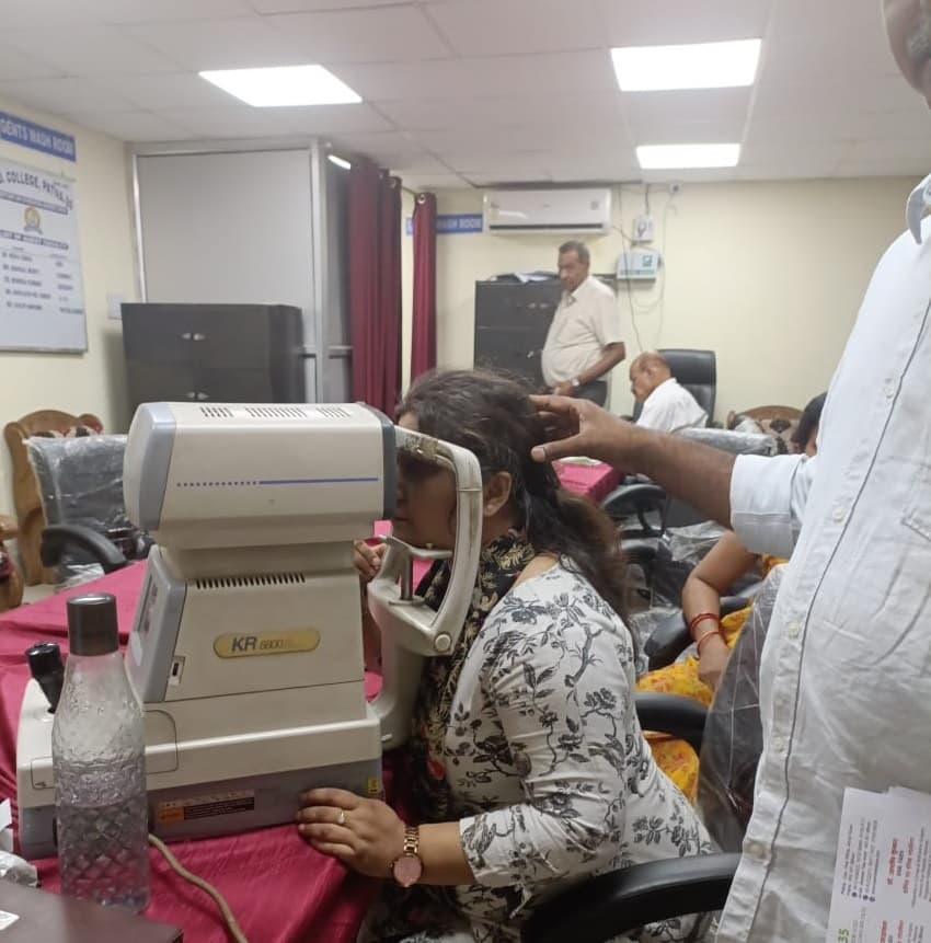 कैंपस : आरकेडी कॉलेज में नि:शुल्क जांच शिविर में लोगों को मिला चिकित्सीय परामर्श