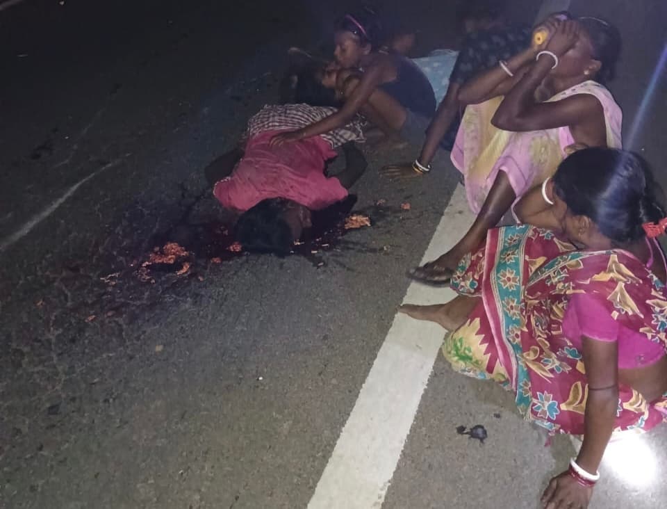 ट्रक से टक्कराने से बाइक चालक की मौत, सड़क जाम