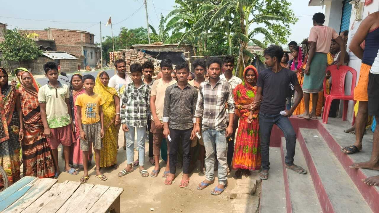 खाता खोलकर युवाओं के साथ ठगी