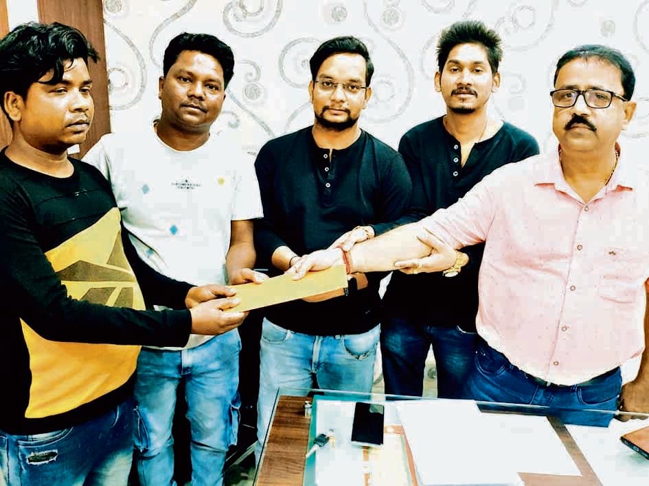 हृदय रोग से पीड़ित किशोर को एकता वेलफेयर सोसाइटी की आर्थिक मदद