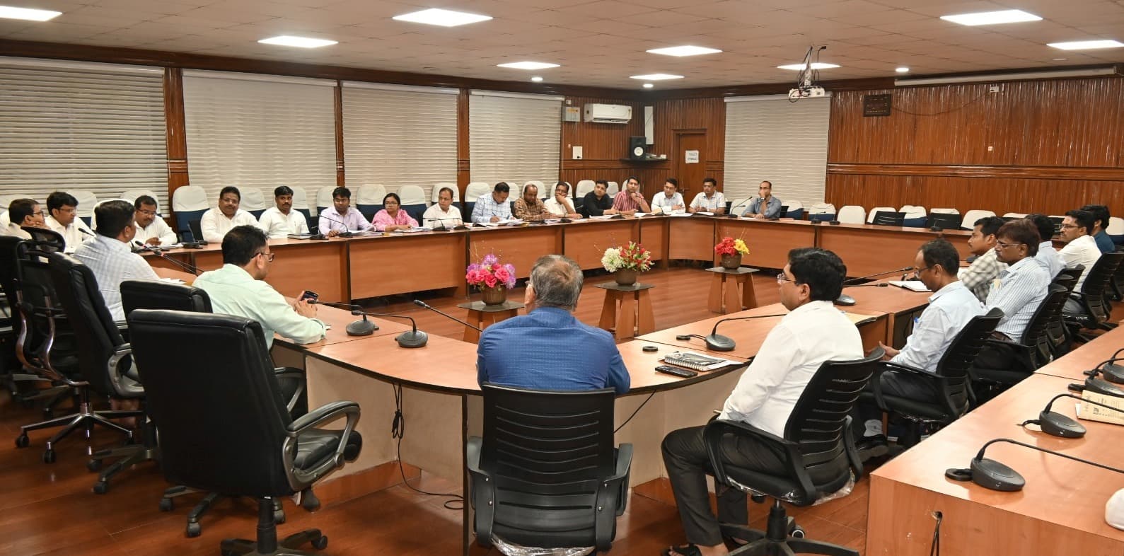 बीडीओ मतदाता सूचना पर्ची का शत-प्रतिशत सुनिश्चित करायें वितरण, डीसी ने बोगस वोटिंग रोकने के लिए पदाधिकारियों को दिये निर्देश, कहा