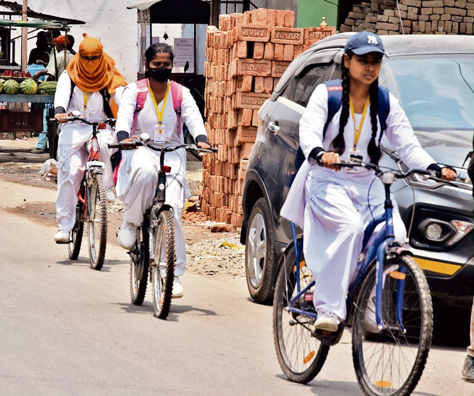 41 डिग्री पर पहुंचा पारा, तन और मन को झुलसा रही है चिलचिलाती धूप व उमस वाली गर्मी