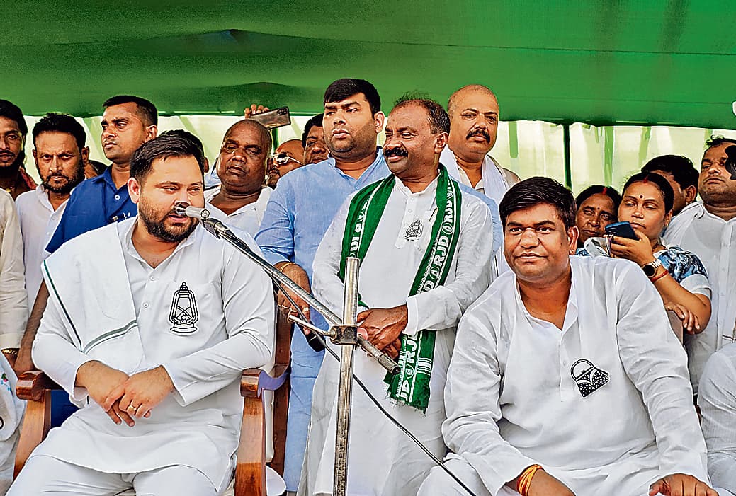 लोकतंत्र, संविधान और गंगा जमुना तहजीब को बचाने के लिए करें वोट :तेजस्वी