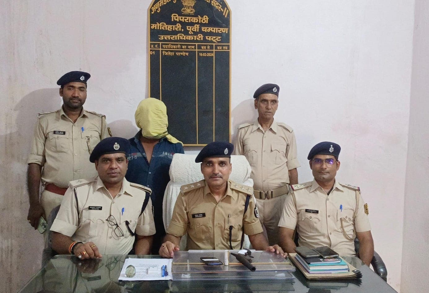 हथियार व कारतूस के साथ बदमाश गिरफ्तार